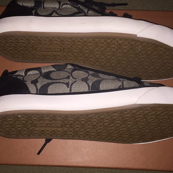 Coach Women’s Sneaker Size 7 - Picture 4 of 4